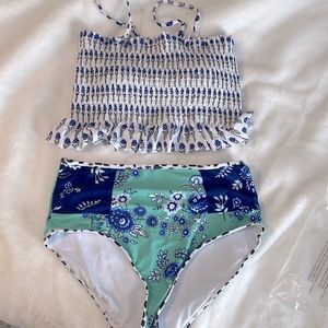 Smocked ruffled top bikini with high waisted bottoms. Size Large. NWOT